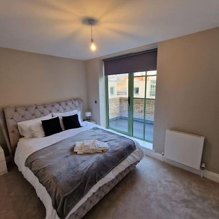 فيلا إدمونتونفي Stunning Newbuilt 3 Bed House Sleeps 9 المظهر الخارجي الصورة