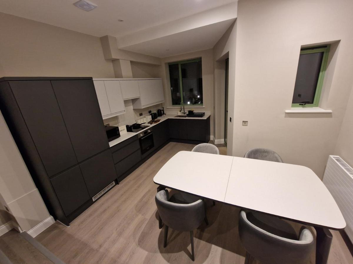 فيلا إدمونتونفي Stunning Newbuilt 3 Bed House Sleeps 9 المظهر الخارجي الصورة